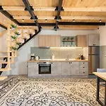 Kyrangelo Traditional House With Outdoor Jacuzzi