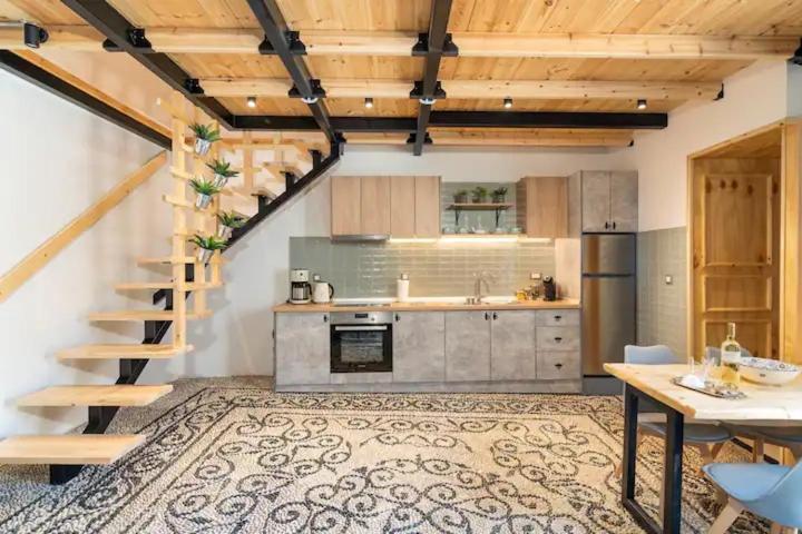 Kyrangelo Traditional House With Outdoor Jacuzzi Apartment *